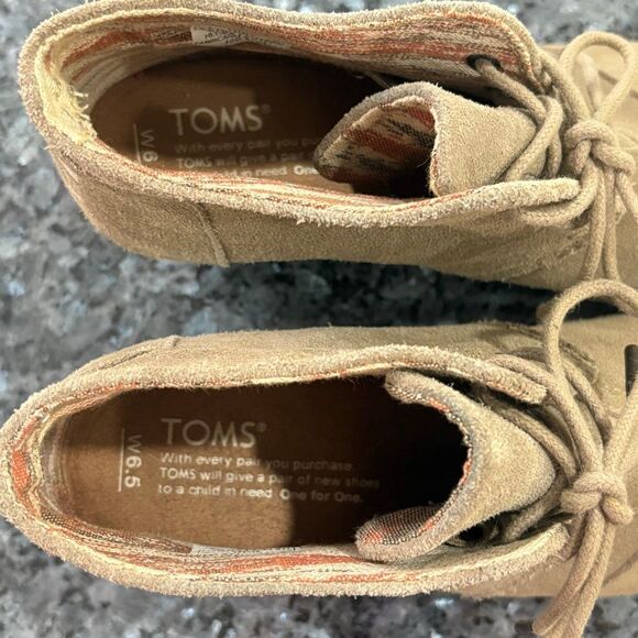 TOMS Desert Wedge Booties Women’s Size 6.5 – Taupe Suede Lace-Up Ankle Boots - Picture 7 of 11